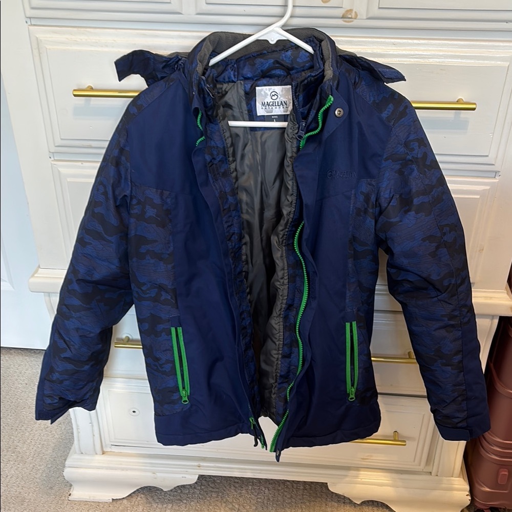 Magellan Outdoors Kids' Navy and Green Puffer Jacket